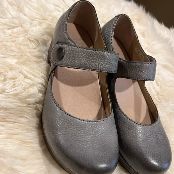 Dansko shoes - Picture 2 of 4